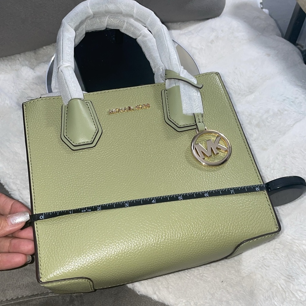 NWT Michael Kors Sheila Small Light Sage Vegan Leather Center Zip Satchel - Picture 9 of 12